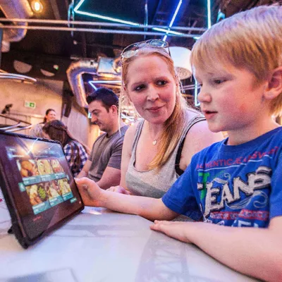 Rollercoaster restaurant Ordering