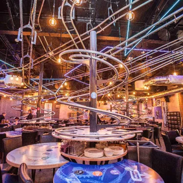 Rollercoaster restaurant Spiral